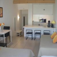 Large Studio (1 - 3 adults)