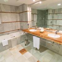 Deluxe Family Suite