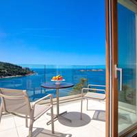 One-Bedroom Apartment with Sea View