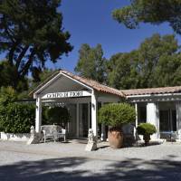 Angela - Villa Apartment with Garden View 