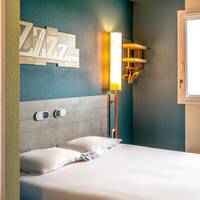 2 Adjacent Rooms