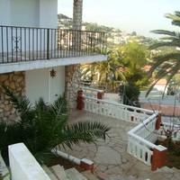 Duplex Two-Bedroom Apartment (4-6 Adults)