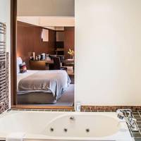 Suite with Spa Bath