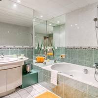 Deluxe Queen Room with River View - Non-Smoking
