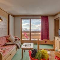 3 room alcove apartment 8 people
