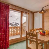 6 room apartment 12 people