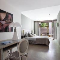 Cocoon Room Garden Side