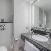 Queen Guest Room
