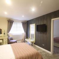Family Suite (2 Adults + 2 Children)