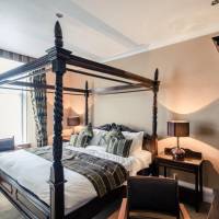 Four Poster Room