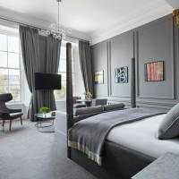 1 King Bed Suite with Garden View 