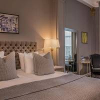 1 King Bed Premium Accessible
