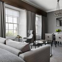 1 King 1 Bedroom Suite with Living Area