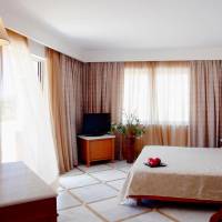 Deluxe Panorama Suite with Pool View