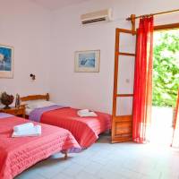 Studio (3 Adults) with Garden View