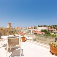 Penthouse Suite with Castle View