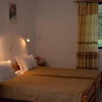 Studio (2 Adults)