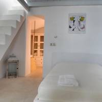 Amaya Graceful Villa with Caldera View & Outdoor Hot Tub