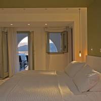 Three-Bedroom Suite with Hot Tub with Sea View
