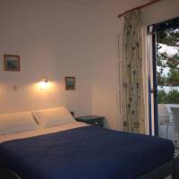 Studio with Garden View (2-3 Adults)