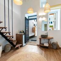 Maisonette with Outdoor Hot Tub and Windmill View - Annex Building 