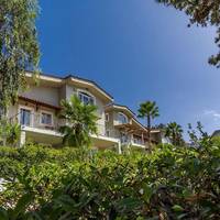 Two-Bedroom Apartment - Split Level (4-5 Adults)
