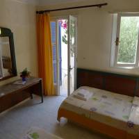 Family Studio with Garden View