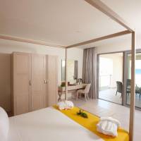 Bungalow Suite - Beach Front with Private Pool