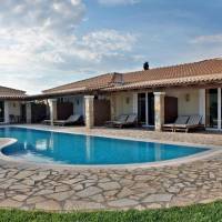 Deluxe Bungalow with Shared Pool (3 Adults)
