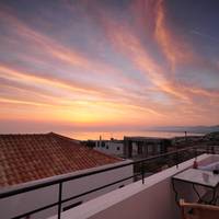 One-Bedroom Suite with Sea View (3 Adults)