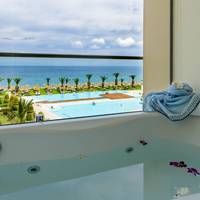 Deluxe Room with Spa Bath and Sea View