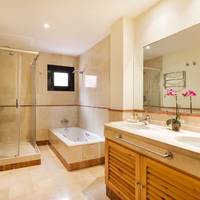 Two-Bedroom Superior Penthouse with parking and spa