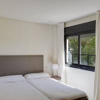 Four-Bedroom Apartment with terrace, parking and spa