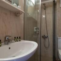 Twin room with extra bed and view to the Acropolis
