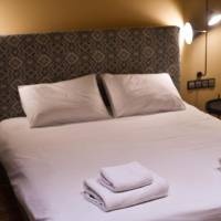 Deluxe Three-Bedroom Apartment with Balcony 1