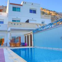 Three-Bedroom Villa (4 Adults + 2 Children)