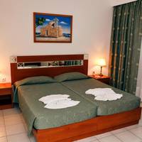 Two-Bedroom Family Room (5 Adults)