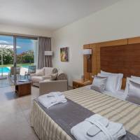 Junior Suite with Private Pool and Garden View