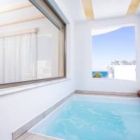 Deluxe Suite with Spa Bath