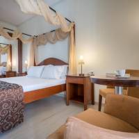 Queen Room with Balcony - Non-Smoking