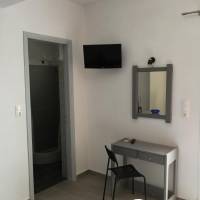 Studio (5 Adults)