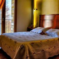Double or Twin Room with Mountain View