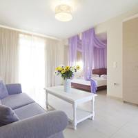 Family Suite (2 Adults + 2 Children)
