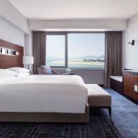 1 King Bed, Sea View, Executive Lounge Access, Large Suite