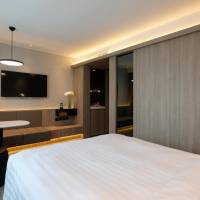 Nathan Queen Room