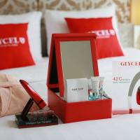 GLYCEL Supreme Beauty Suite with Free WiFi