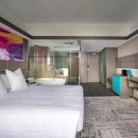 Deluxe Executive Queen Room with City View and Lounge Access - High Floor