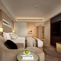 Deluxe Queen or Twin Room