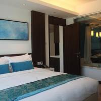 One-Bedroom Suite with Mountain View