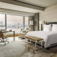 Staycation Offer - Deluxe King Room with Peak View with Free Room Upgrade and Late Check Out